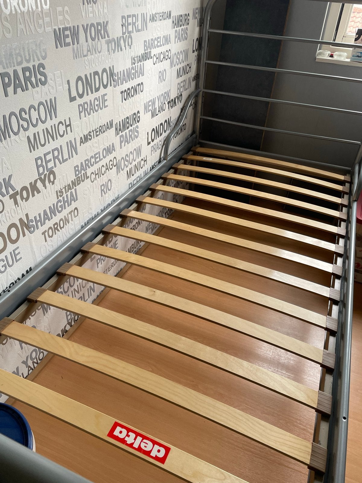 Eenpersoons bed 90x200 grijs staal met lattenbodem, Ophalen, Gebruikt, 90 cm, Eenpersoons