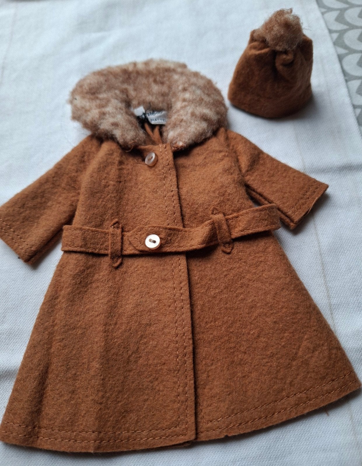 Vintage Barbie Mattel jasje met mutsje - bruin, Ophalen of Verzenden, Gebruikt, Kleertjes