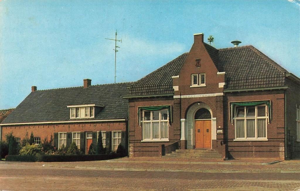 Lage Mierde, Gemeentehuis (klein formaat), Ophalen of Verzenden, 1960 tot 1980, Gelopen, Noord-Brabant