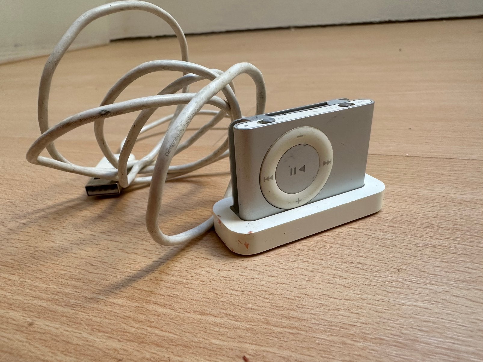Apple iPod shuffle 2GB – zilver – met originele dock, Ophalen of Verzenden, Gebruikt, Shuffle, 2 tot 10 GB