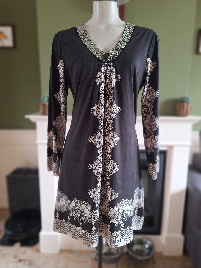 K-Design zwart crème jurk mooie halslijn L gevoerd, Kleding | Dames, K-design, Verzenden, Zwart, Maat 42/44 (L)