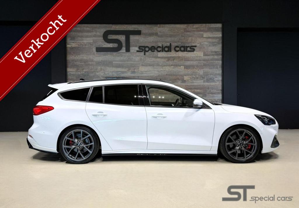 Ford Focus Wagon 2.3 EcoBoost ST-3|Pano|Performance, Gebruikt, 4 cilinders, Met garantie (alle), Handgeschakeld