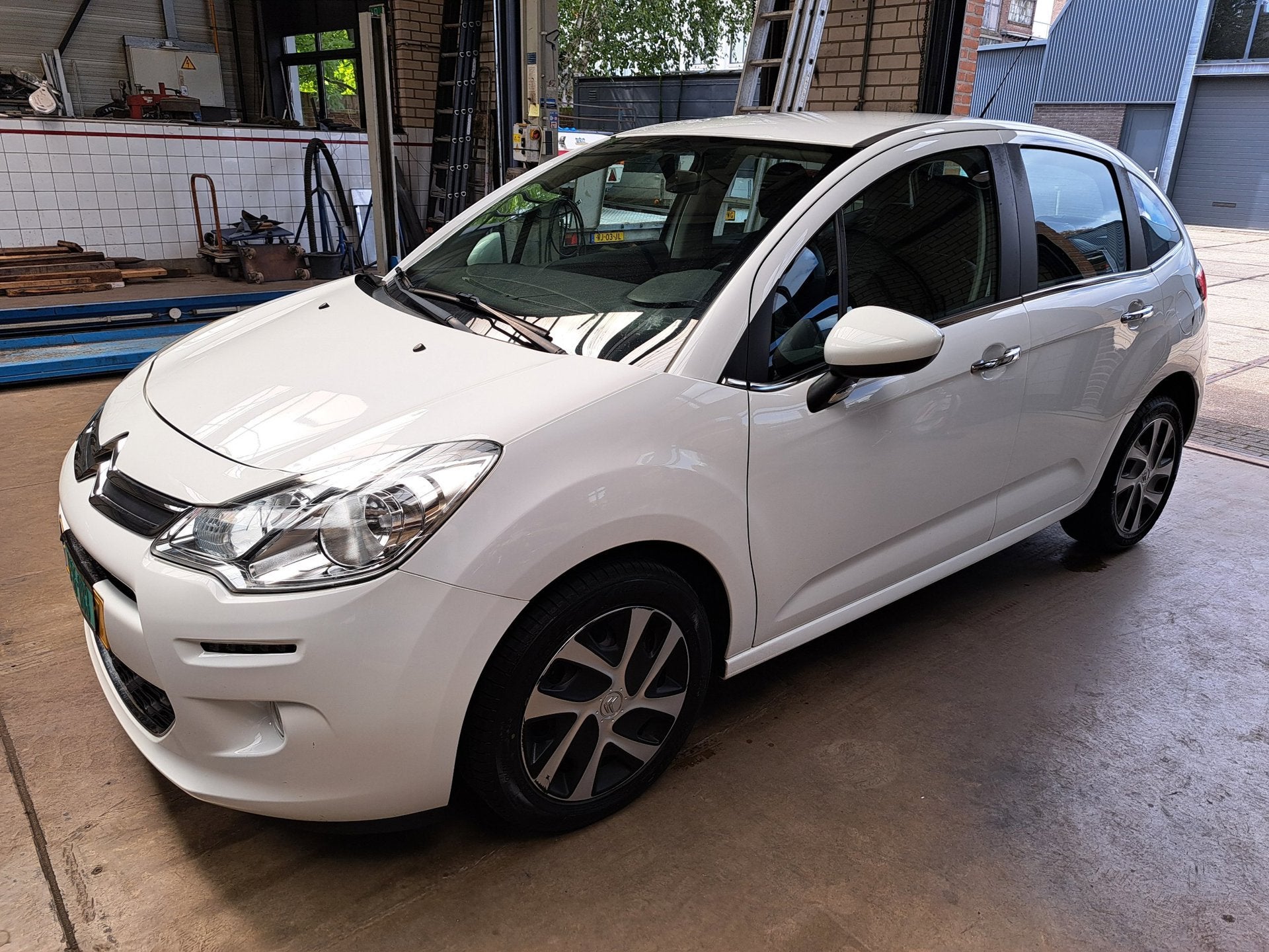 Citroen C3 1.2 PURETECH AUTOMAAT AIRCO ECC NIEUWSTAAT, Auto's, Stof, 1199 cc, 82 pk, Wit