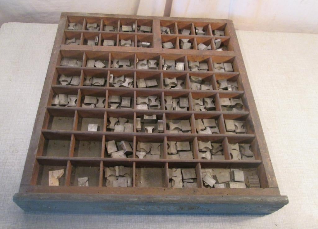 Originele Houten Letterbak met heel veel letters en cijfers, Ophalen of Verzenden