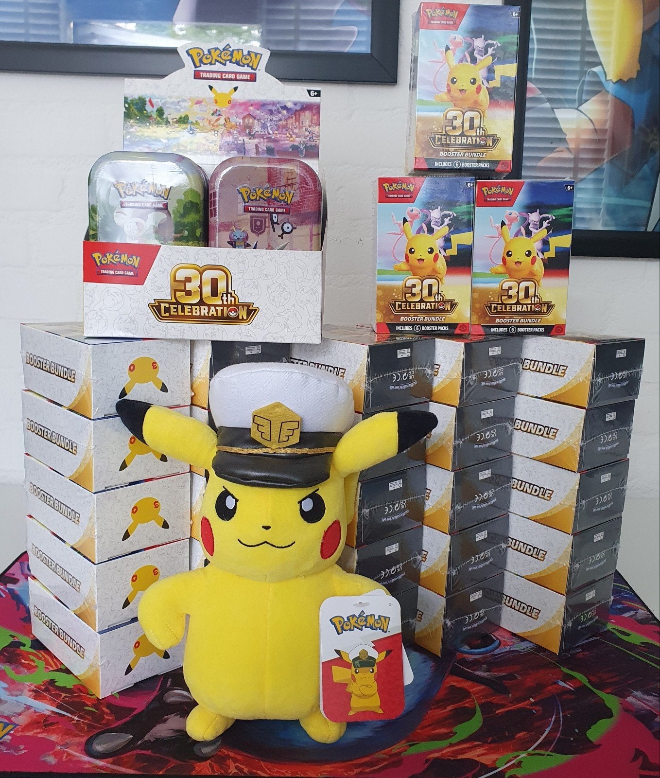 30th Anniversary Pokémon, One Piece, & Disney – Sealed TCG, Ophalen of Verzenden, Nieuw, Boosterbox, Foil