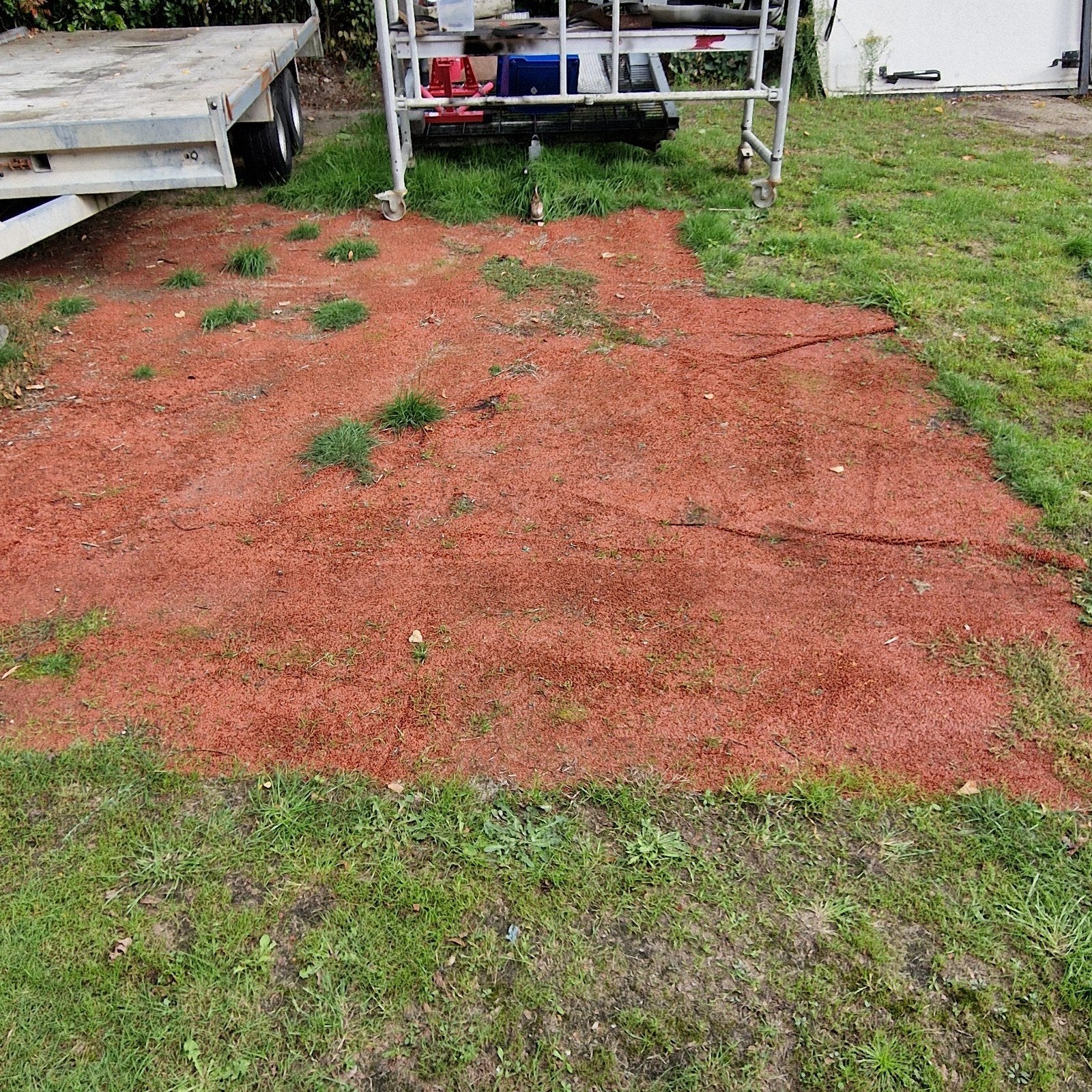 Groot stuk rode kunstgras, tennisbaan gras ca. 5x3,8m, Tuin en Terras, Ophalen of Verzenden, Gebruikt, 10 tot 20 m², Kunstgras