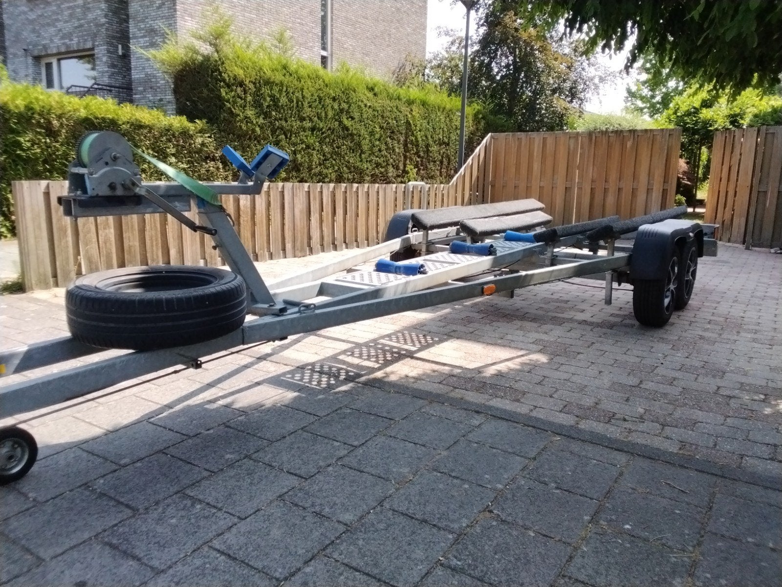 Robuuste boottrailer 2000kg Dubbelasser met kenteken., Ophalen, Zo goed als nieuw, 6 tot 9 meter, Dubbelassig (tandemas)
