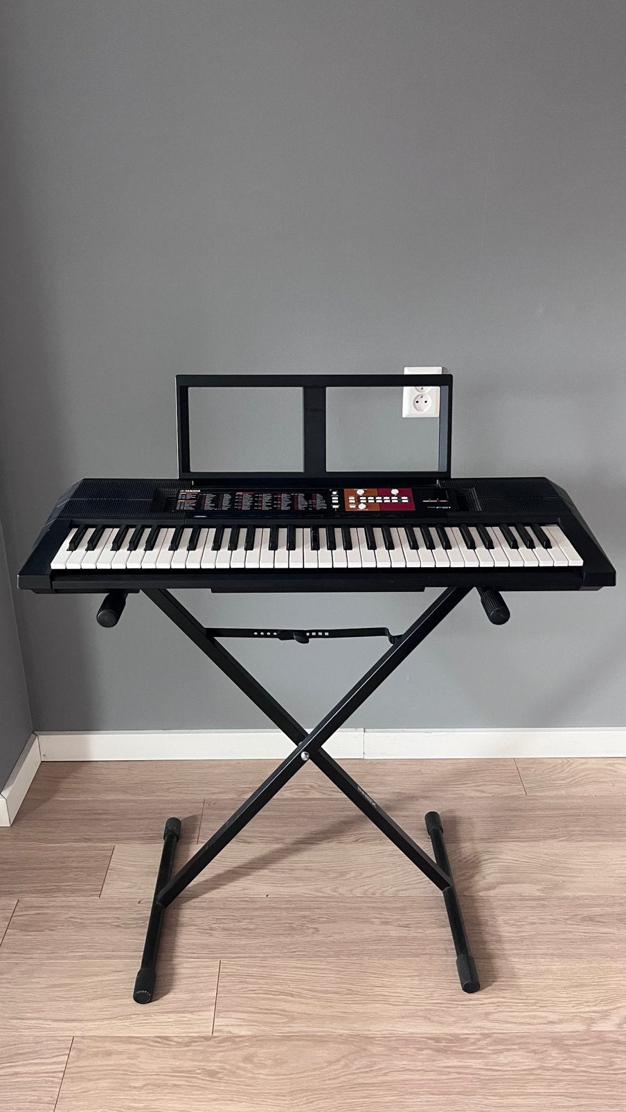 Yamaha PSR F51 keyboard incl. standaard, Muziek en Instrumenten, Keyboards, Ophalen of Verzenden, Zo goed als nieuw, 61 toetsen