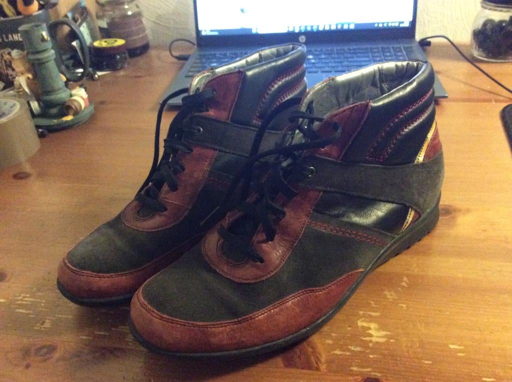 Durea hoge damesschoenen. Maat 5, bruin leer en zwart suede, Kleding | Dames, Schoenen, Durea, Ophalen of Verzenden, Gedragen