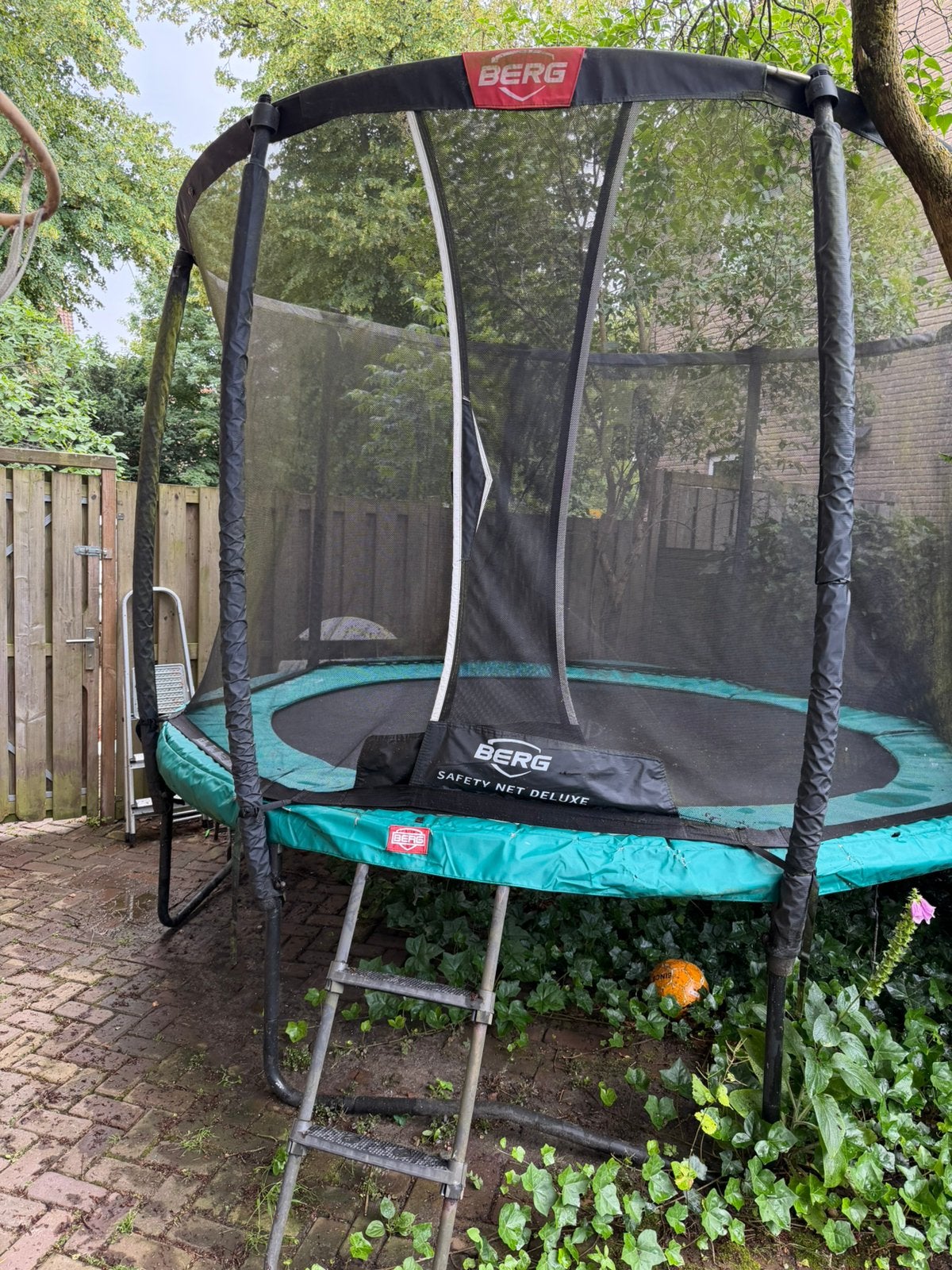 Berg trampoline 330 met vangnet, Ophalen, Gebruikt