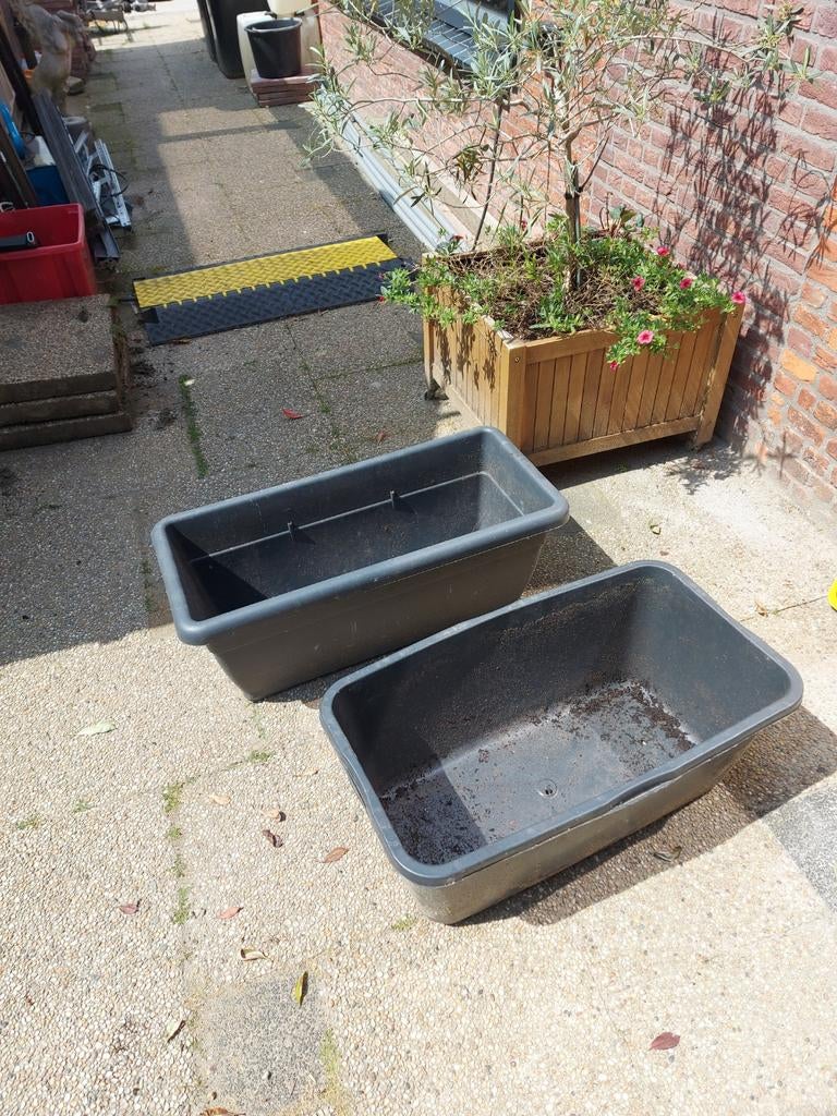 2 grote bloembakken, Tuin en Terras, Bloembakken en Plantenbakken, Ophalen of Verzenden, Rond, Kunststof