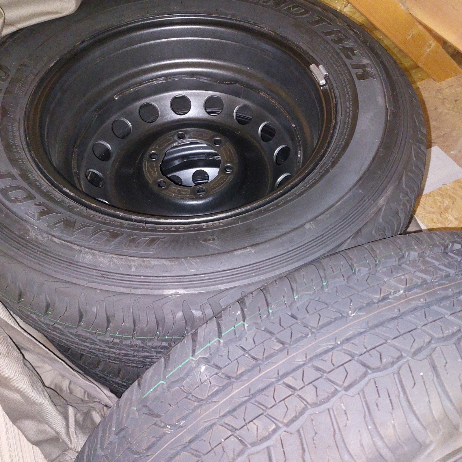 4x nieuwe Toyota Hilux stalen velgen met banden Dunlop AT20, Auto-onderdelen, Banden en Velgen, Nieuw, 17 inch, Ophalen of Verzenden