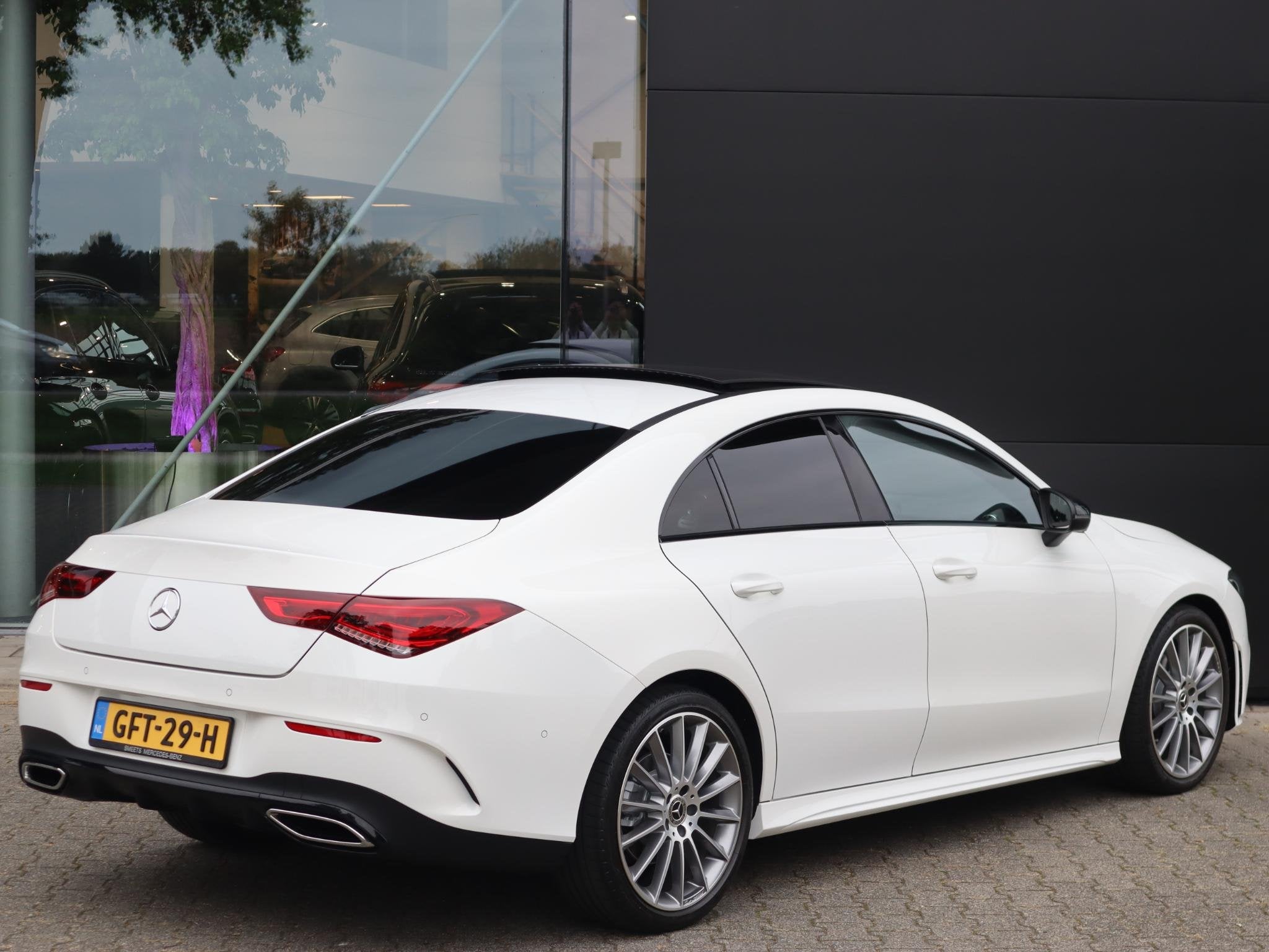 Mercedes-Benz CLA-klasse 200 AMG Line l Panoramadak l Stoelv, Auto's, CLA, Stof, Gebruikt, 1600 kg
