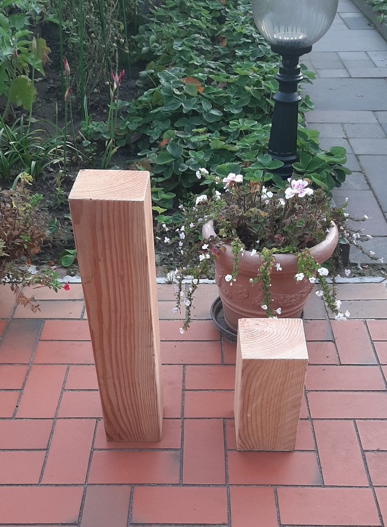 2 Karakteristieke Massieve Houten Zuilen – Sokkels, Huis en Inrichting, Ophalen, Zo goed als nieuw