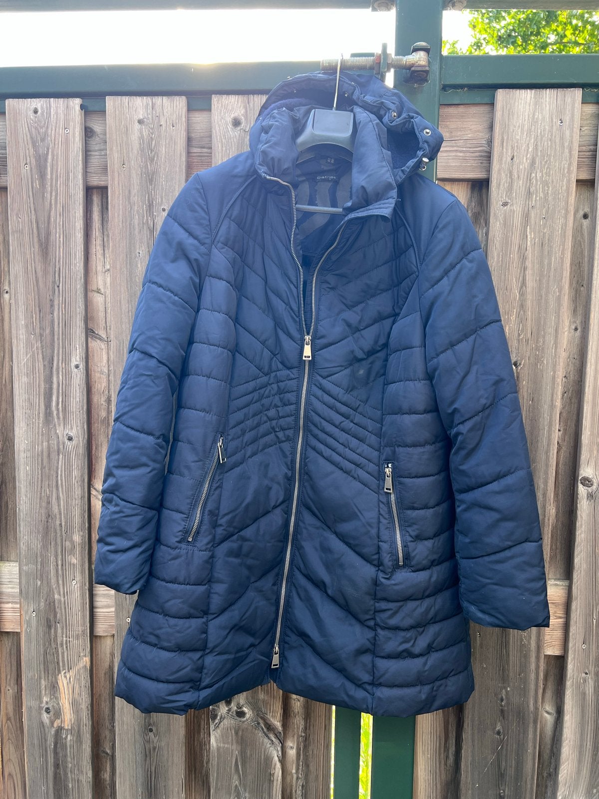 Donkerblauwe gewatteerde jas met capuchon - Maat 48, Kleding | Dames, Jassen | Winter, Ophalen of Verzenden, Zo goed als nieuw