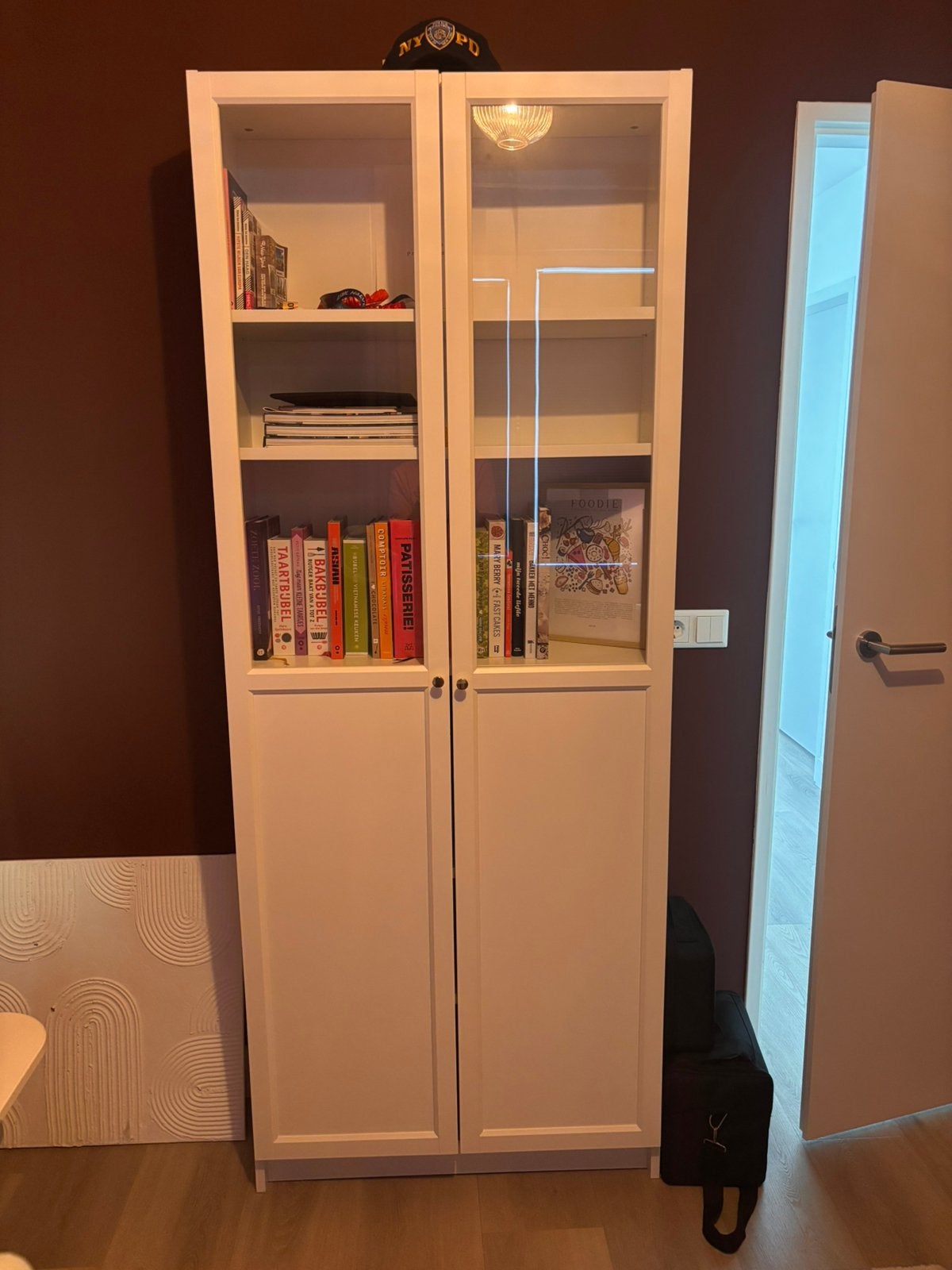 IKEA Billy boekenkast + vitrinedeuren wit, Ophalen, Met deur(en), 50 tot 100 cm, Zo goed als nieuw