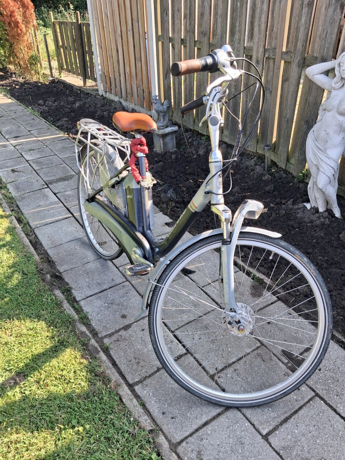 Elektrische fiets met 2 accu's - Heeft wat liefde nodig, Fietsen en Brommers, Ophalen of Verzenden, Gebruikt, Overige merken