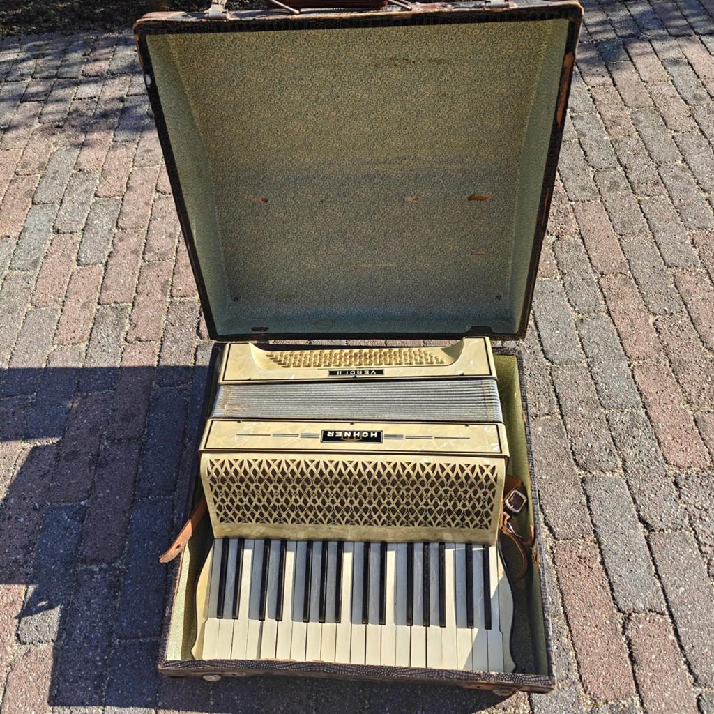 Vintage Hohner Verdi II Accordeon met koffer, Muziek en Instrumenten, Gebruikt, Overige formaten, Met koffer, Hohner