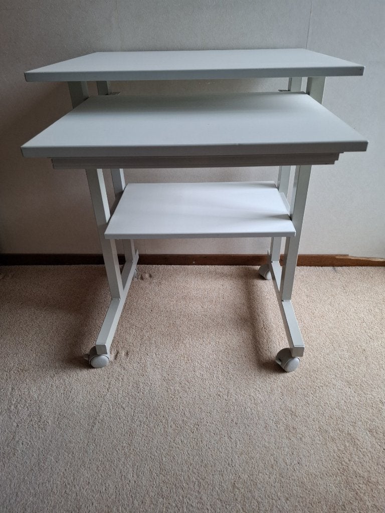 Verrijdbaar computer of werktafeltje, Huis en Inrichting, Kasten | Computermeubels, Ophalen, 70 tot 120 cm, Zo goed als nieuw