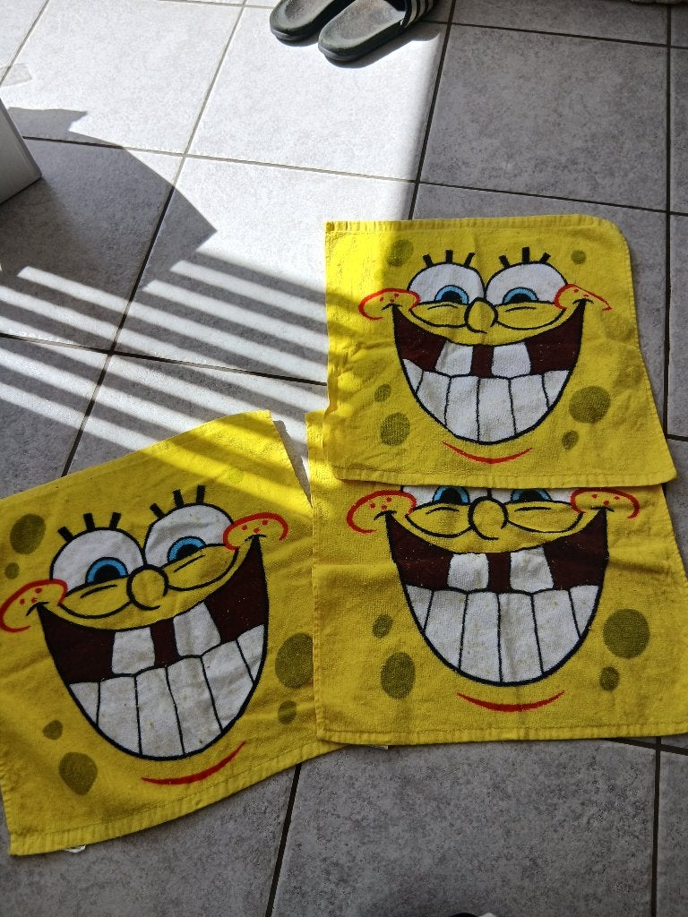 2x spongebob gaste/handdoekjes, Ophalen of Verzenden, Nieuw, Geel, Handdoek