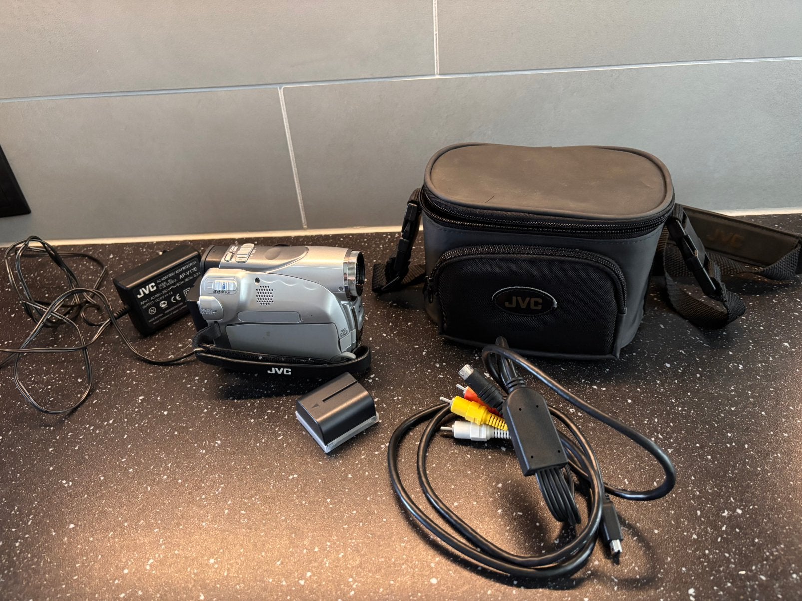 Complete JVC videocamera, Mini dv, Gebruikt, JVC, 20x of meer
