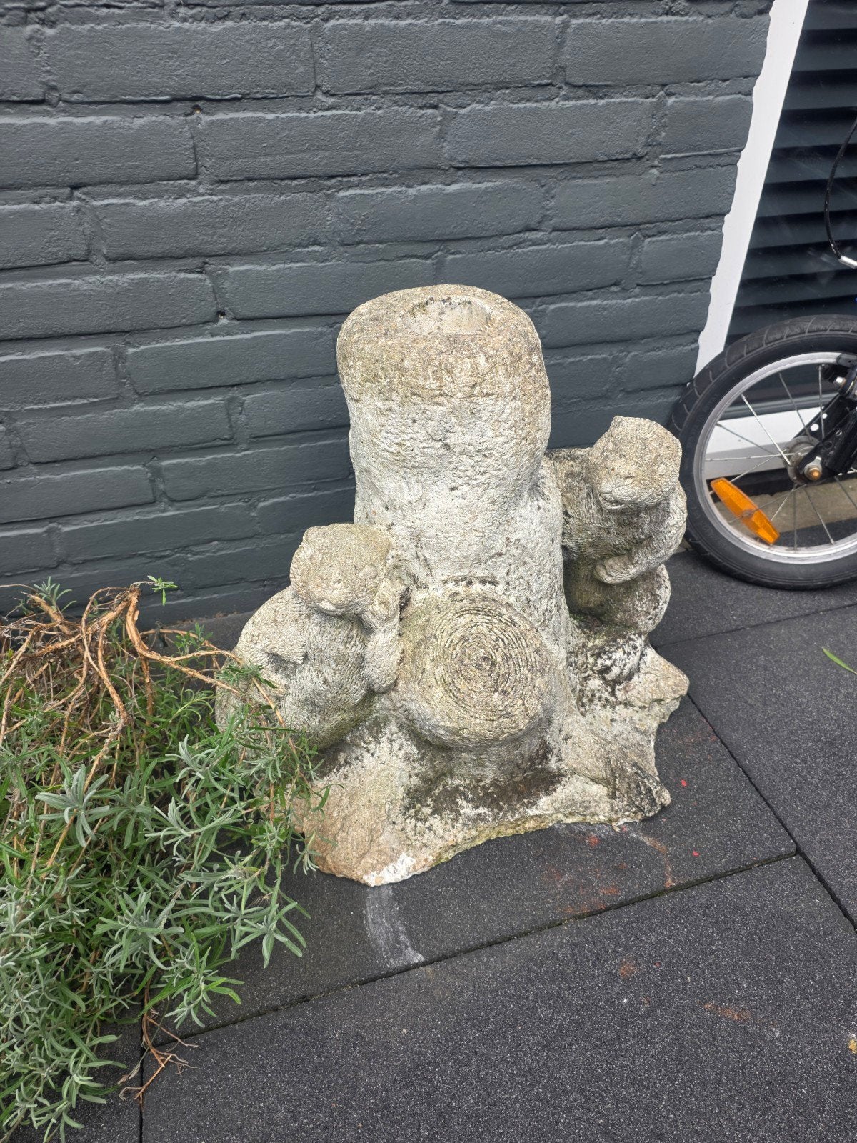 Gratis parasolvoet/ beeld met bevers, Ophalen