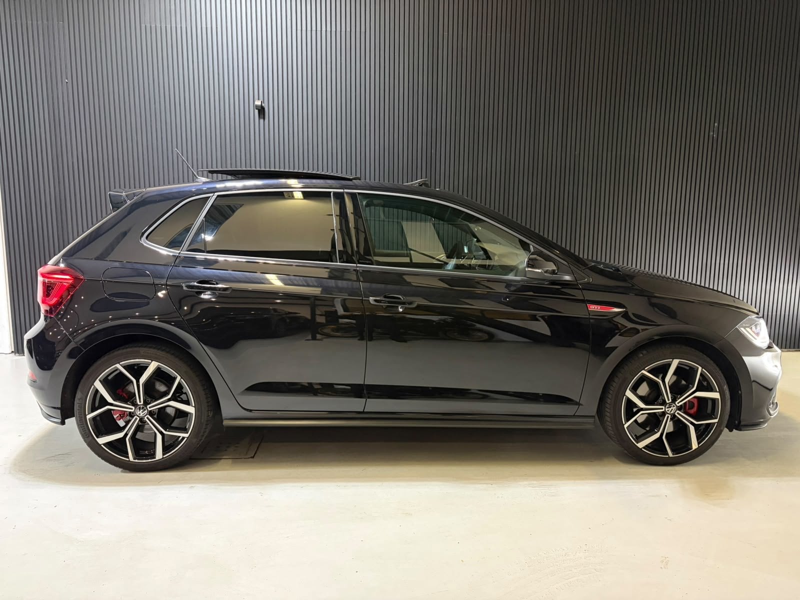 Volkswagen POLO 2.0 TSI GTI BEATS CAM PANO KEYLESS Garantie, Auto's, Dealer onderhouden, Gebruikt, 4 cilinders, 1984 cc