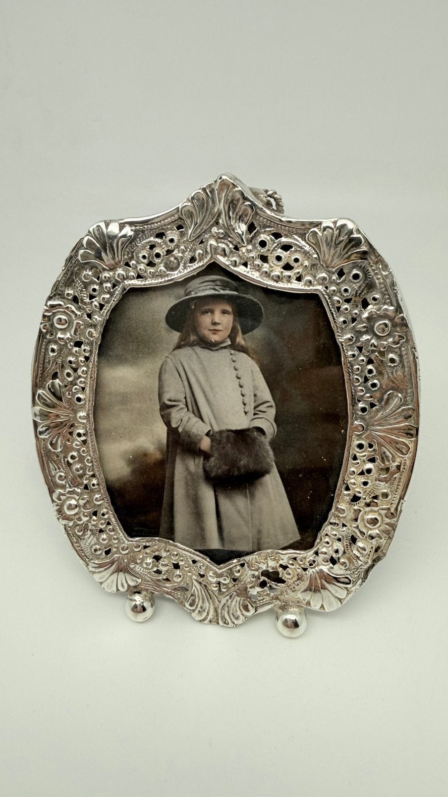 Antiek zilveren fotolijstje, gemaakt van tassenbeugel., Verzenden, Zilver