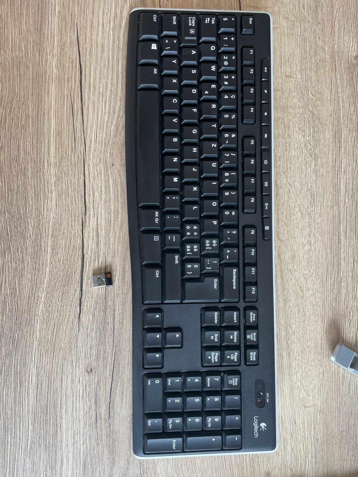 Draadloos toetsenbord logitech, Computers en Software, Toetsenborden, Ophalen, Zo goed als nieuw