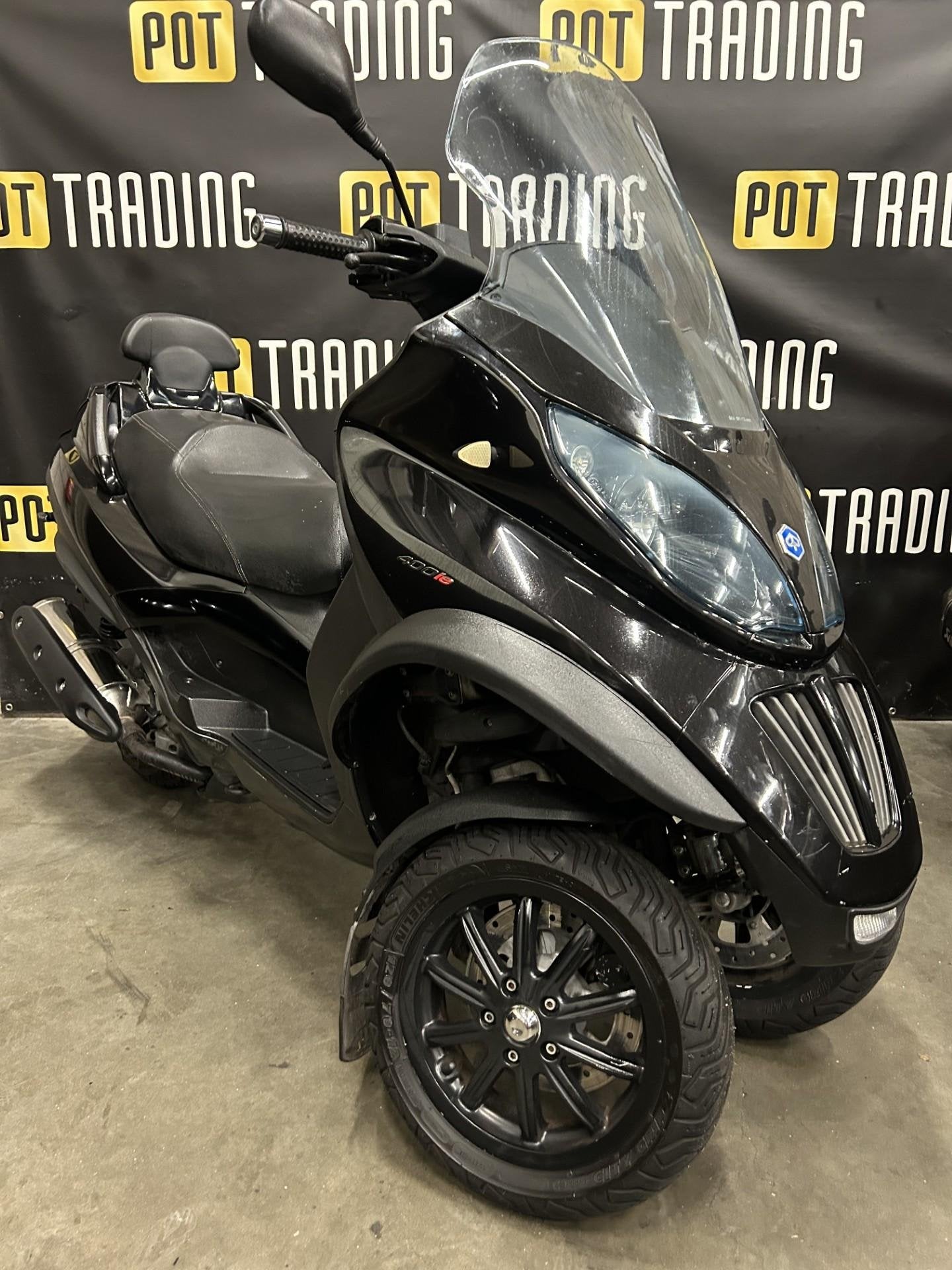 Piaggio MP3 400 LT 2011 Autorijbewijs SPORT Black on Black, Scooter, 399 cc, Piaggio Vespa B.V., Minervum 7272
4817 ZM  Breda, NL