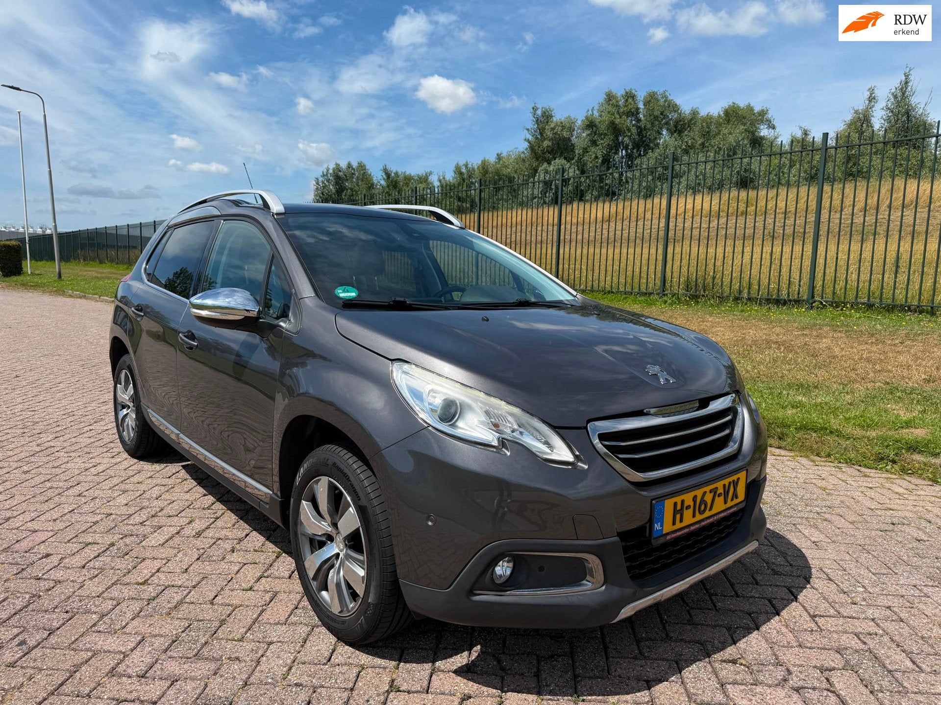 Peugeot 2008 1.2 PureTech Féline, Auto's, Peugeot, Voorwielaandrijving, Gebruikt, 1270 kg, Leder en Stof