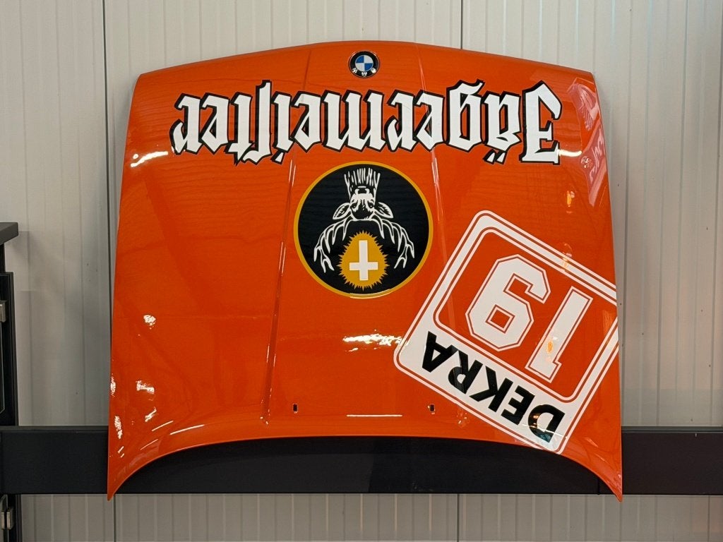 BMW E30 Jagermeister M3 motorkap display mancave collector, Ophalen, Reclamebord, Info@bmw.de, Zo goed als nieuw