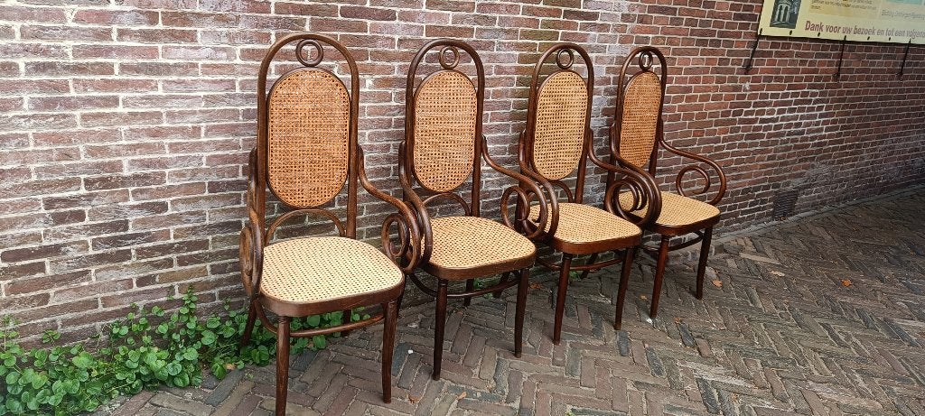 4 thonet stoelen  model 207 Lange Jan, Antiek en Kunst, Antiek | Meubels | Stoelen en Banken, Ophalen