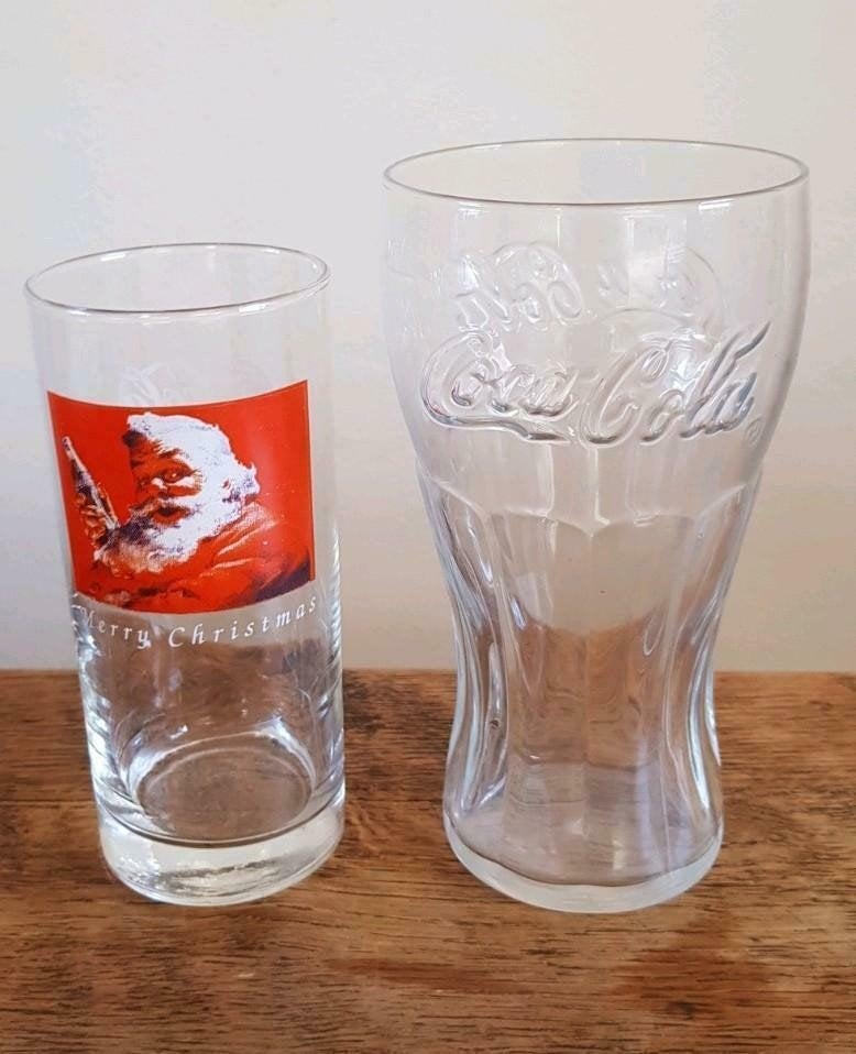 Set van 2 Coca-Cola Glazen – Vintage Kerstman, Verzamelen, Glas en Borrelglaasjes, Ophalen of Verzenden, Zo goed als nieuw, Frisdrankglas