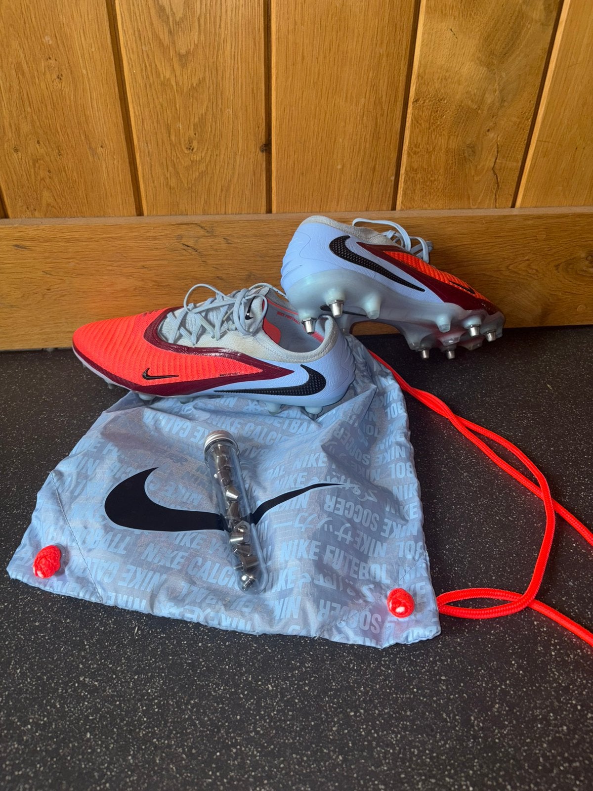 Ijzeren noppen Maat 45 Nike Phantom, Sport en Fitness, Voetbal, Maat XS of kleiner, Schoenen, Nieuw, Ophalen of Verzenden