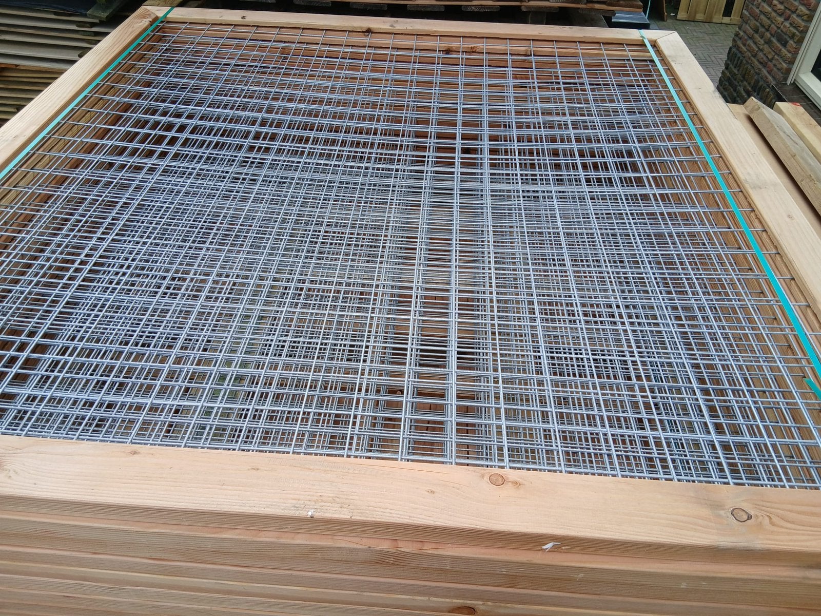 Gaas trellis met douglas houten rand er om, Ophalen, Nieuw, Hout, 150 tot 200 cm