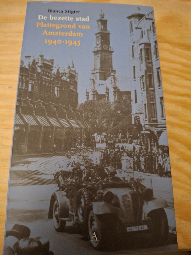 De bezette stad: Plattegrond van Amsterdam 1940-1945, Boeken, Tweede Wereldoorlog, Verzenden, Zo goed als nieuw, Algemeen
