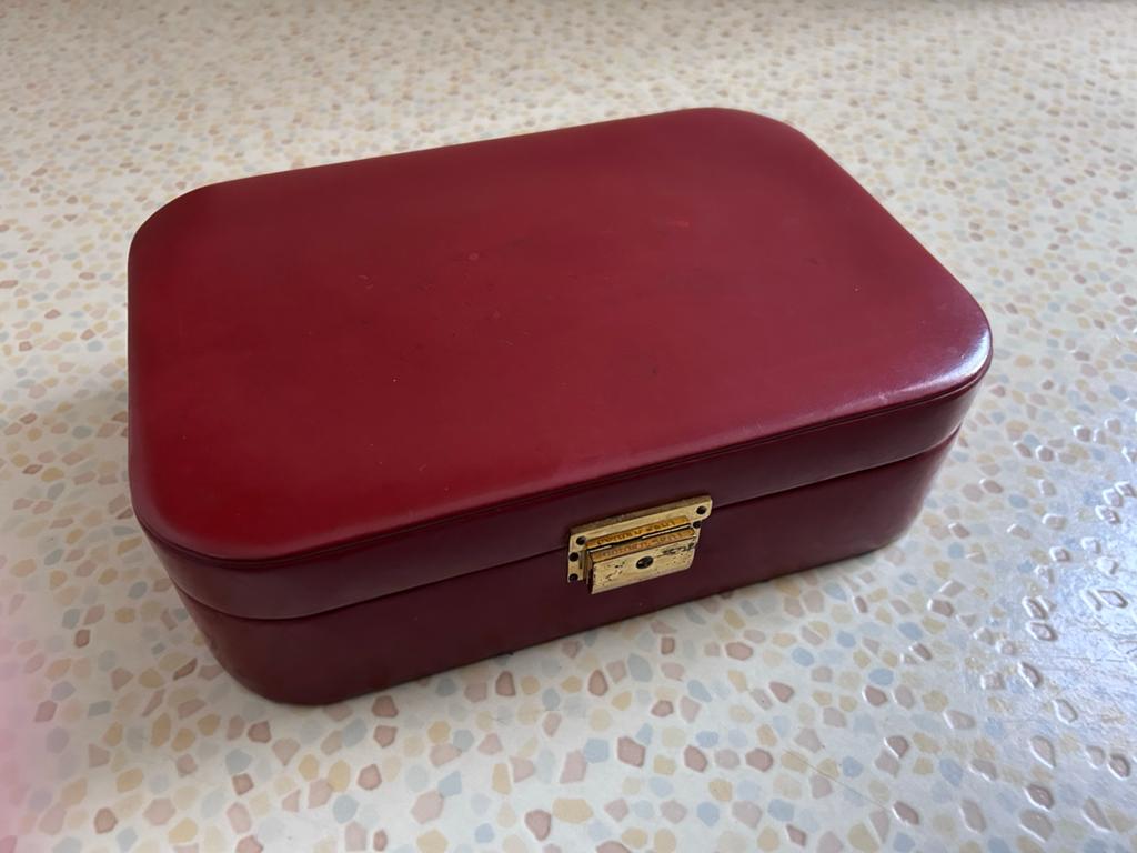 Vintage rode sieradendoos/sieradenkistje met Slot, Gebruikt, Ophalen of Verzenden, Met slot, Hardcase