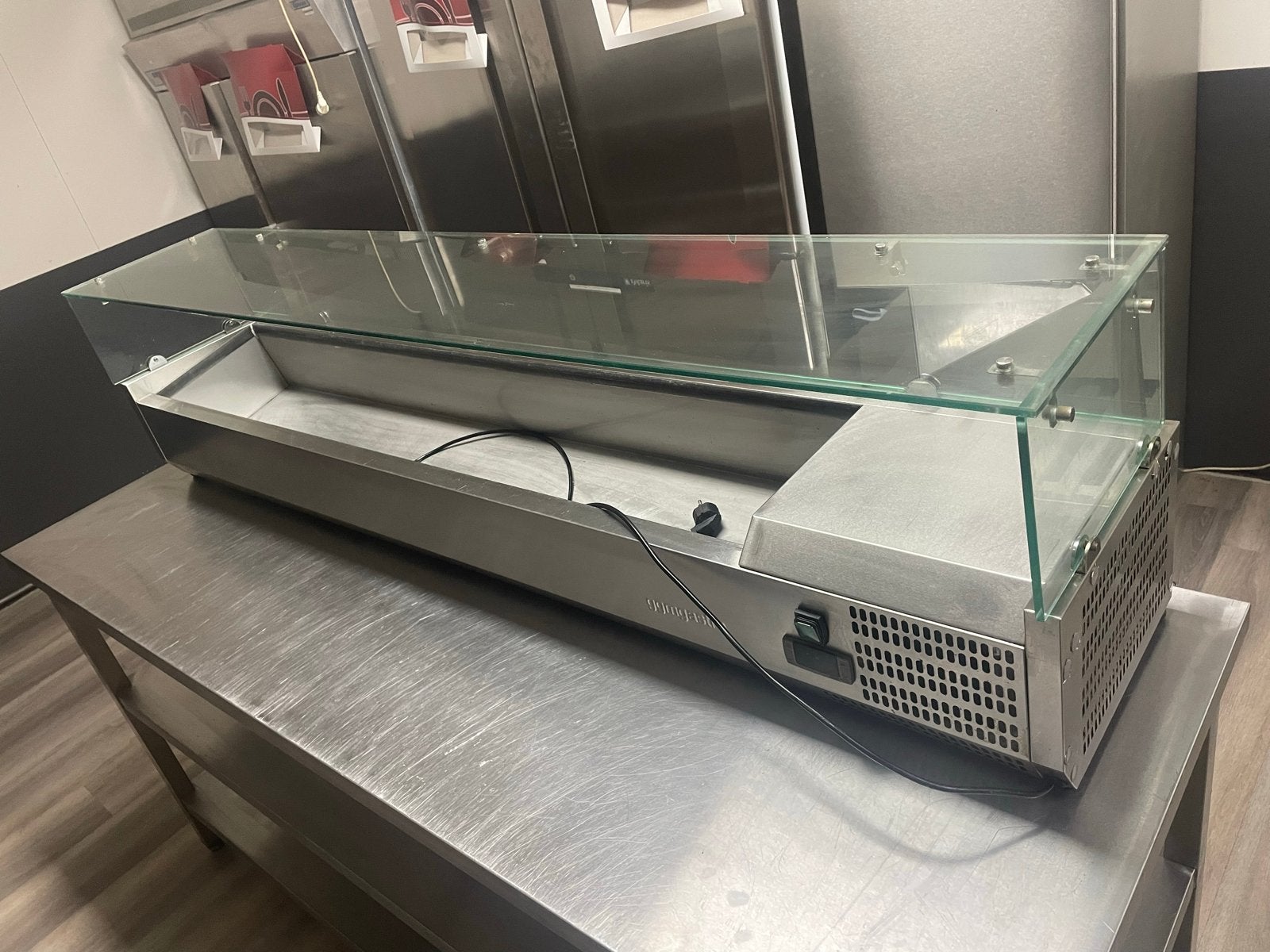 Gekoelde Vitrine voor Horeca - RVS met Glasopbouw, Ophalen, Gebruikt, Koelen en Vriezen