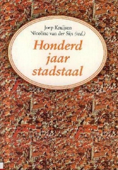 HONDERD JAAR STADSTAAL - OVER STADSDIALECTEN, Boeken, Woordenboeken, Ophalen of Verzenden, Zo goed als nieuw, Overige uitgevers
