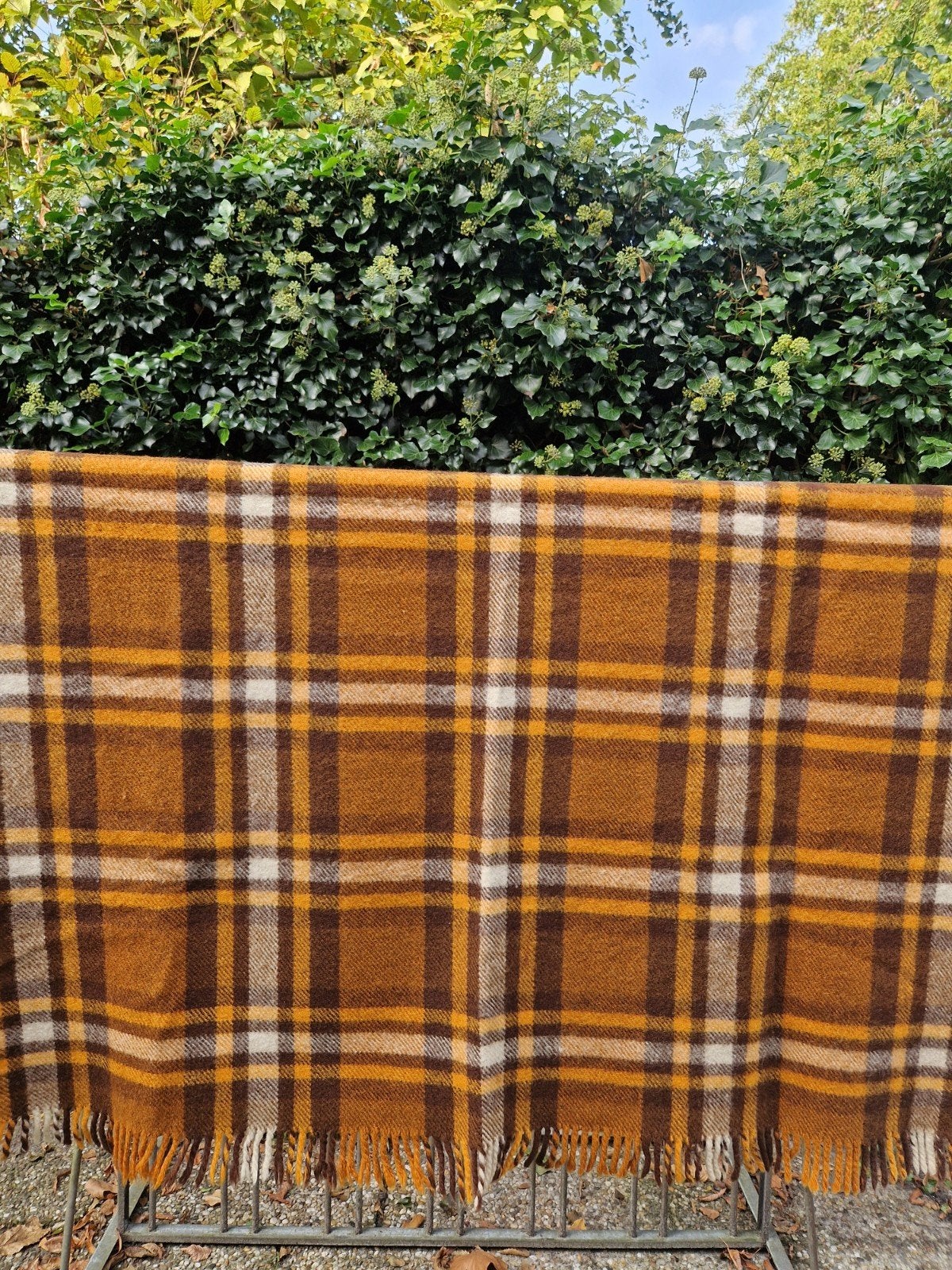 Vintage geruite deken - Bruin, geel, wit, Gebruikt, Ophalen of Verzenden, Plaid, Gebreid