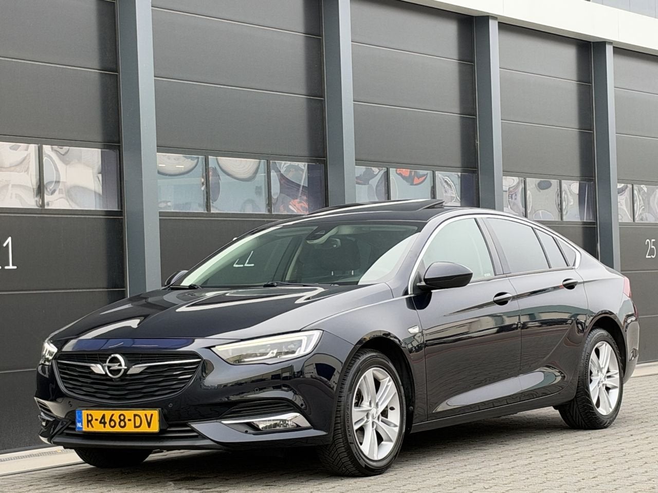 Opel Insignia GRAND SPORT 1.6 CDTI Dak Xenon Navi (bj 2018), Auto's, Voorwielaandrijving, Euro 6, 4 cilinders, Zwart