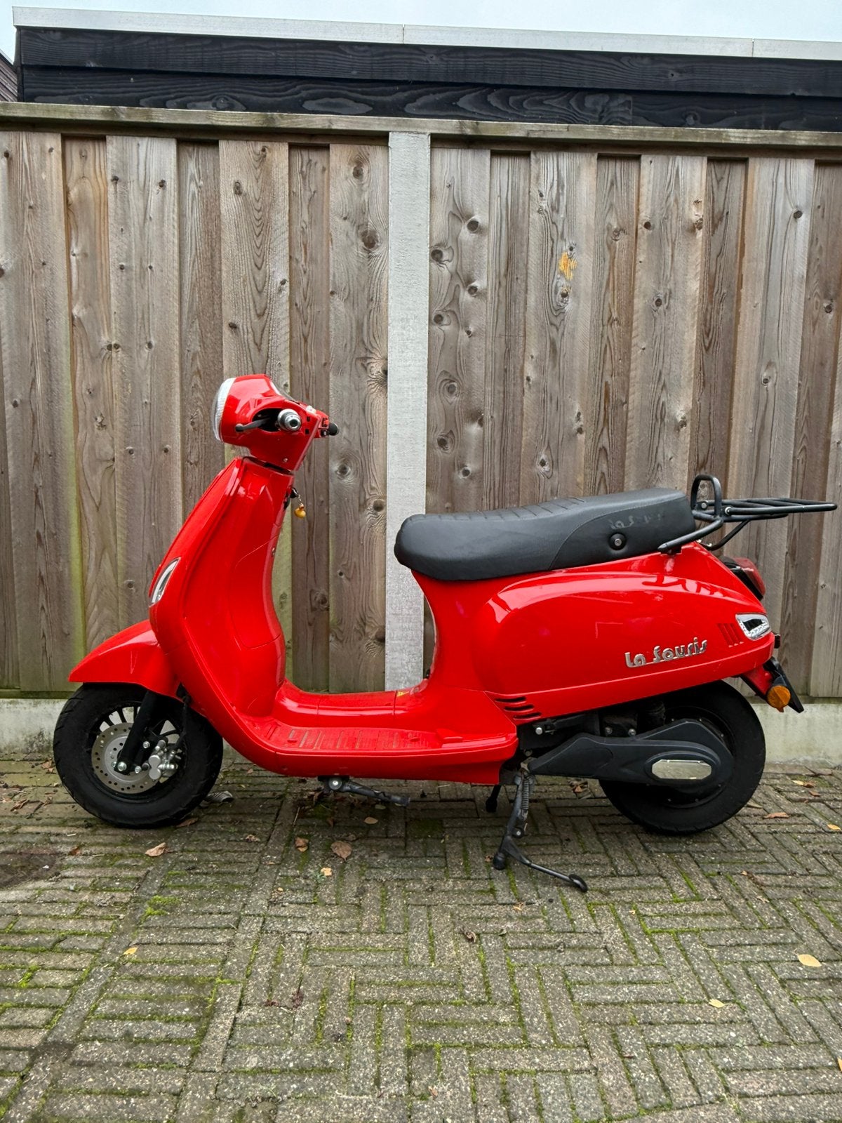 Elektrische rode scooter La Souris E-Sourini inc windscherm, Ophalen, Zo goed als nieuw, Benzine