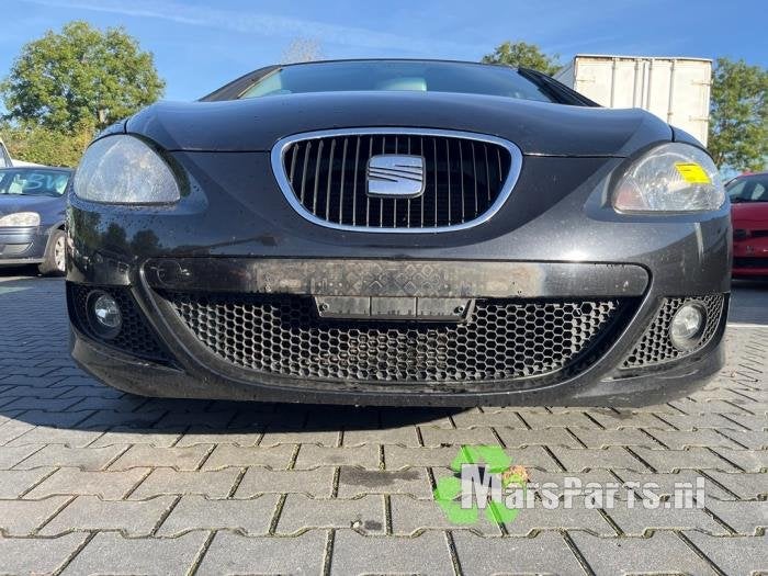 Voorbumper van een Seat Leon (LC9Z)