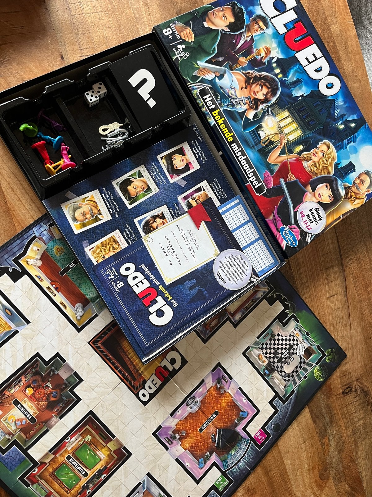 Cluedo - Het bekende misdaadspel, Drie of vier spelers, Ophalen of Verzenden, Zo goed als nieuw