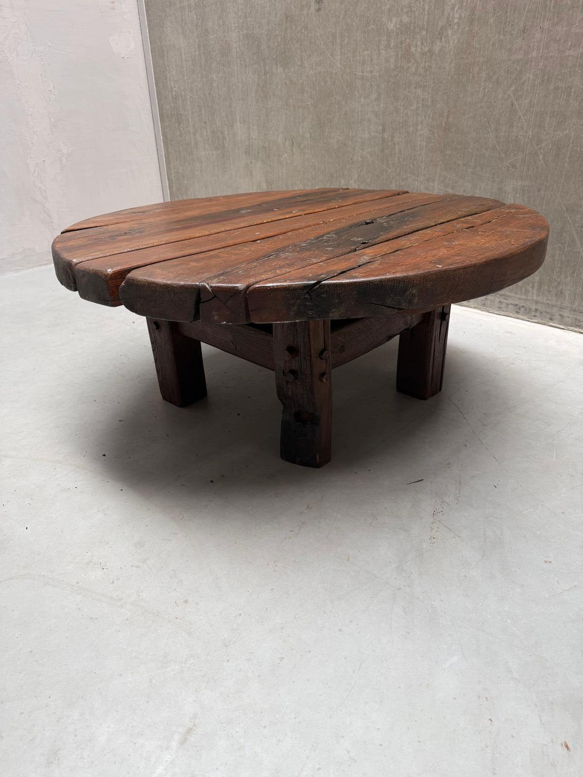 Brutalist ronde eikenhouten salontafel '60, Ophalen