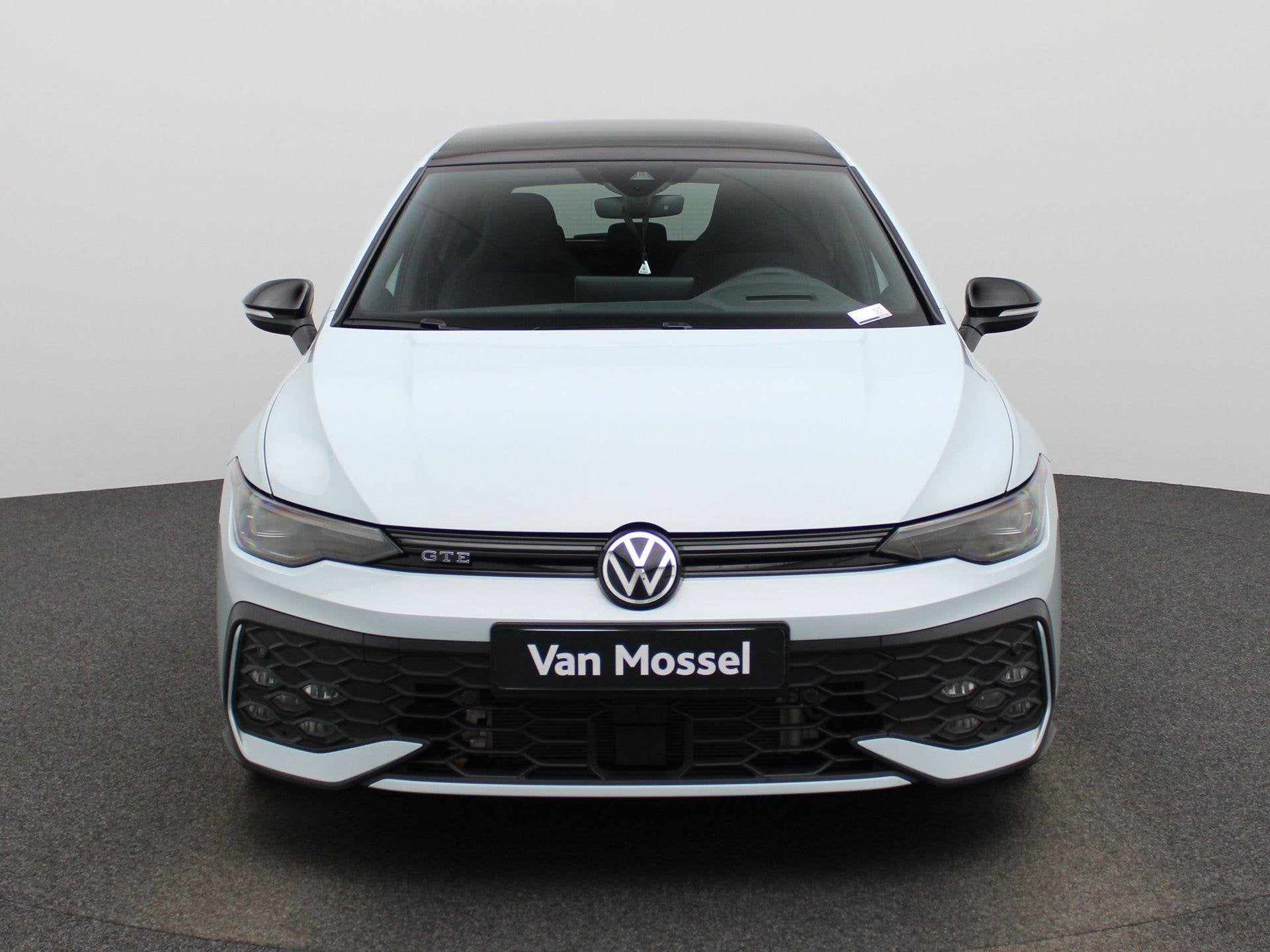 Volkswagen Golf 1.5 eHybrid GTE 272 PK | Panoramadak | Trekh, 12 maanden, Stof, 4 cilinders, 26 kWh