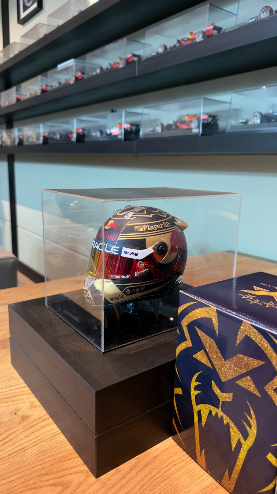 Max Verstappen Red Bull F1 Helm Replica, Verzamelen, Ophalen of Verzenden, Zo goed als nieuw, Formule 1