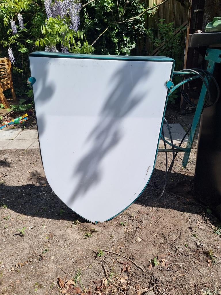 Antiek verlicht uithangbord met nieuw plexiglas, Ophalen
