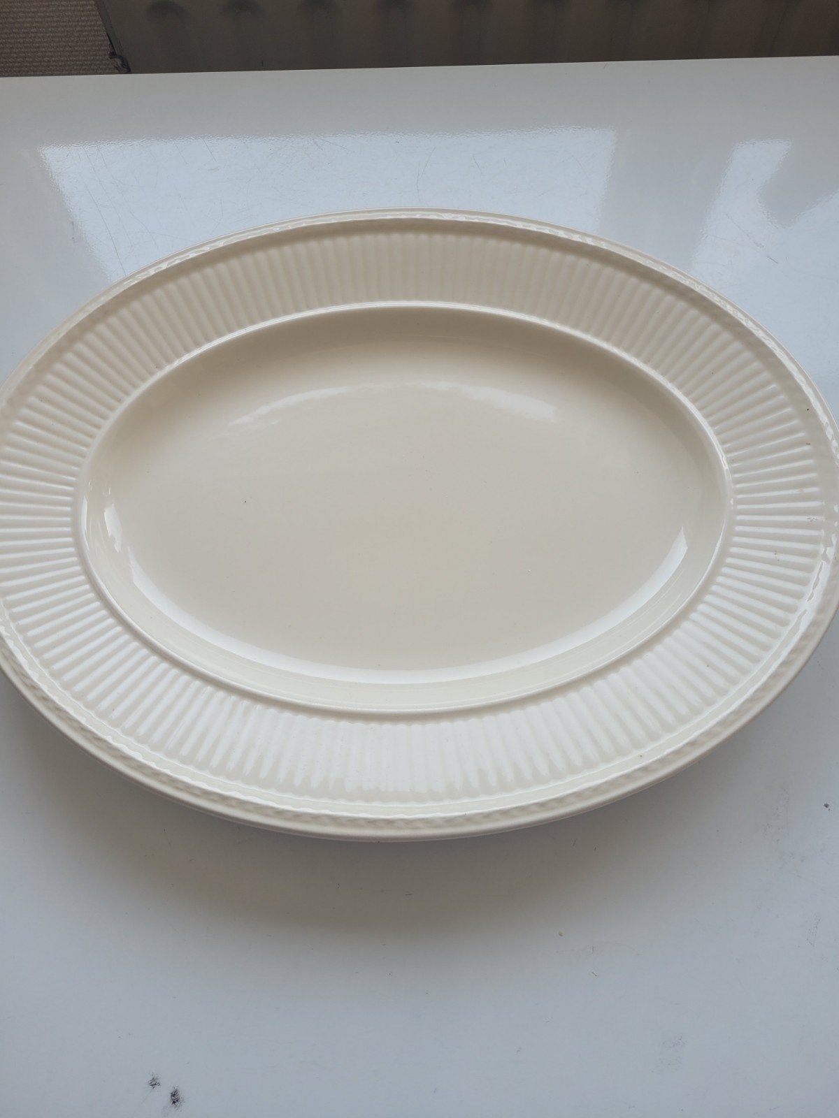 Wedgwood Edme Serveerschaal ovaal 35 cm, Ophalen of Verzenden, Zo goed als nieuw, Aardewerk, Schaal of Schalen
